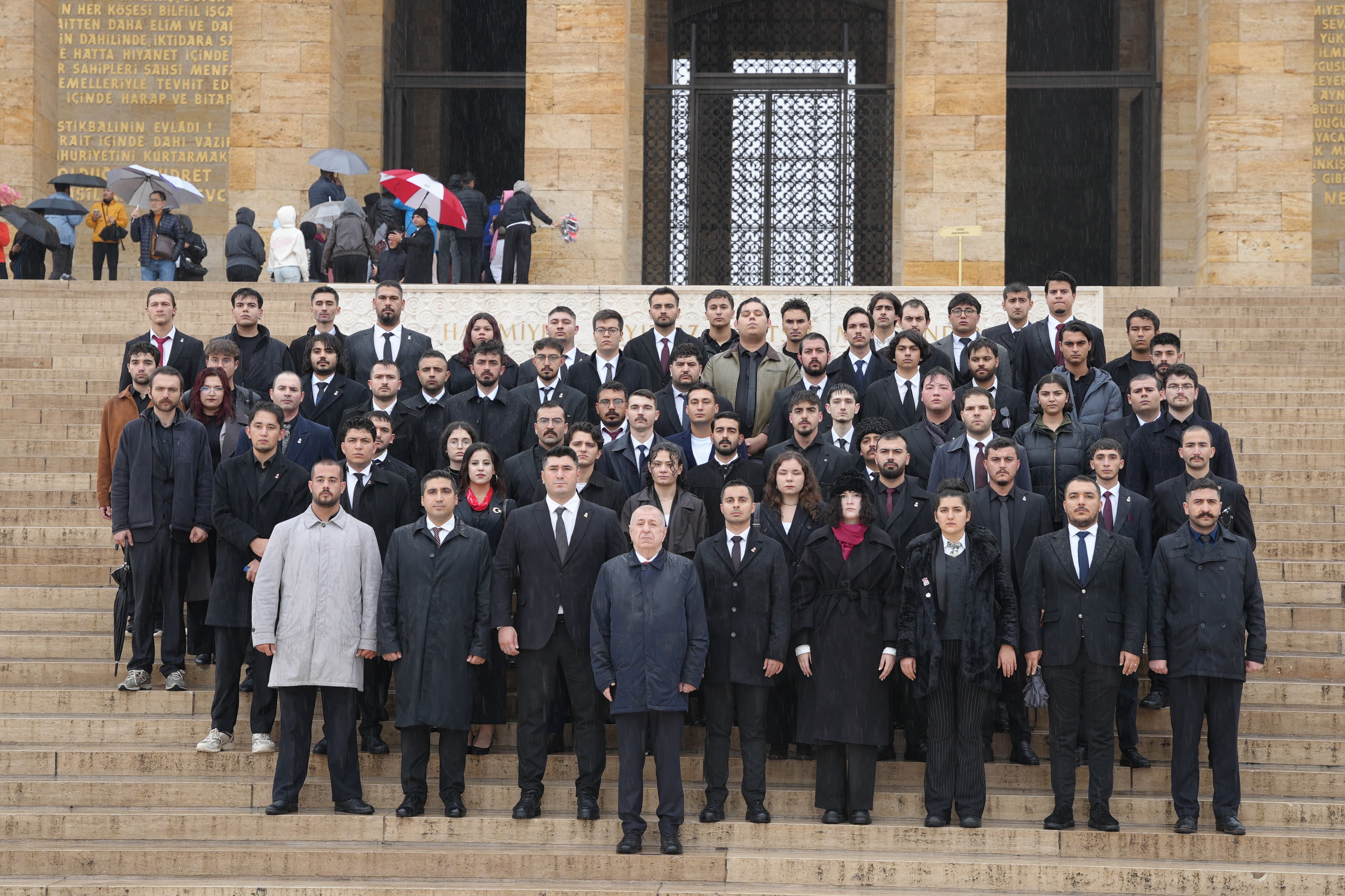 Genel Başkanımız Prof. Dr. Ümit Özdağ Anıtkabir'i ziyaret etti
